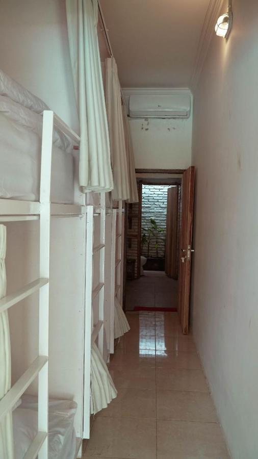 Indonesia Backpacker Hostels Kuta  외부 사진