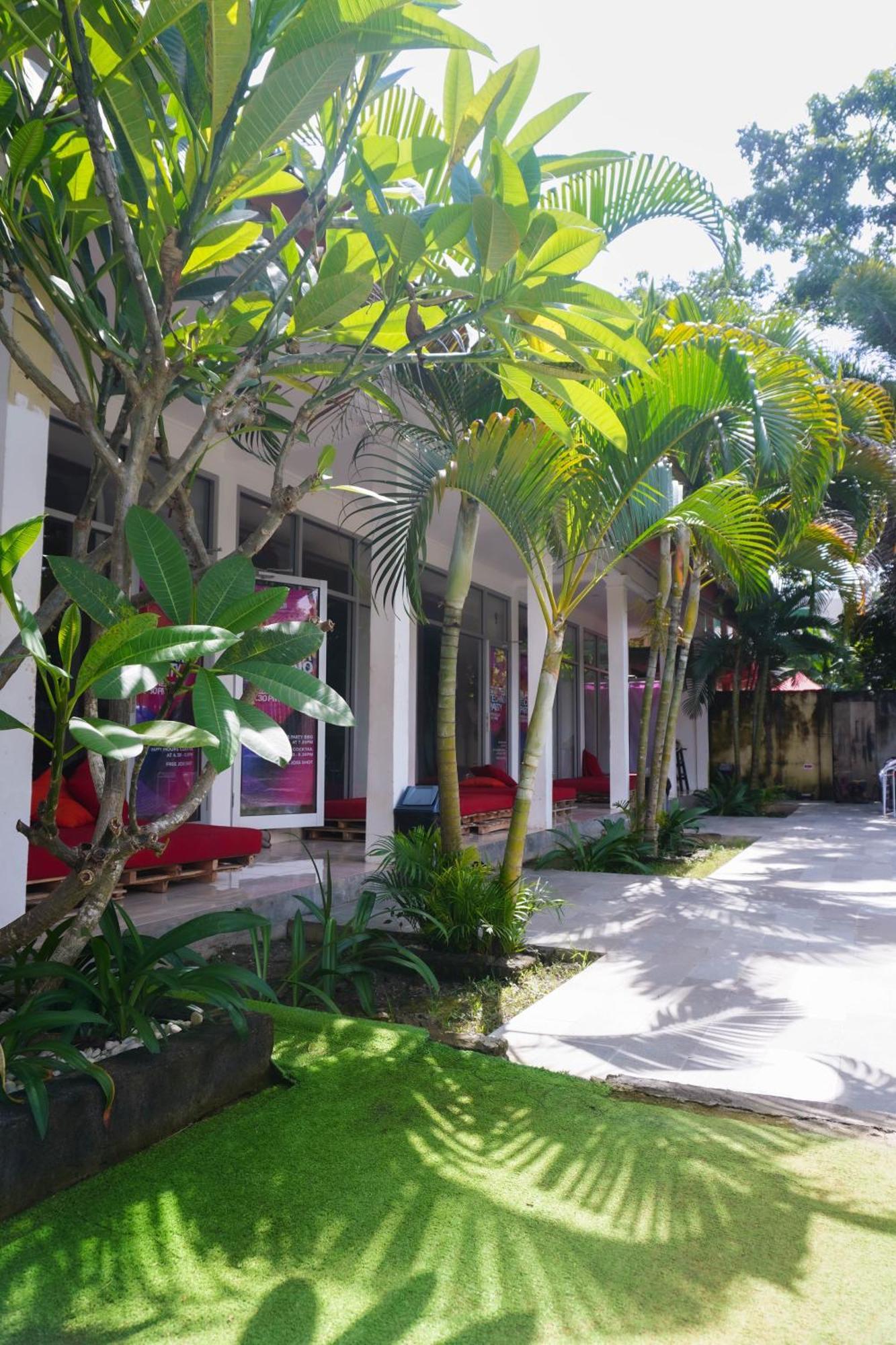 Indonesia Backpacker Hostels Kuta  외부 사진