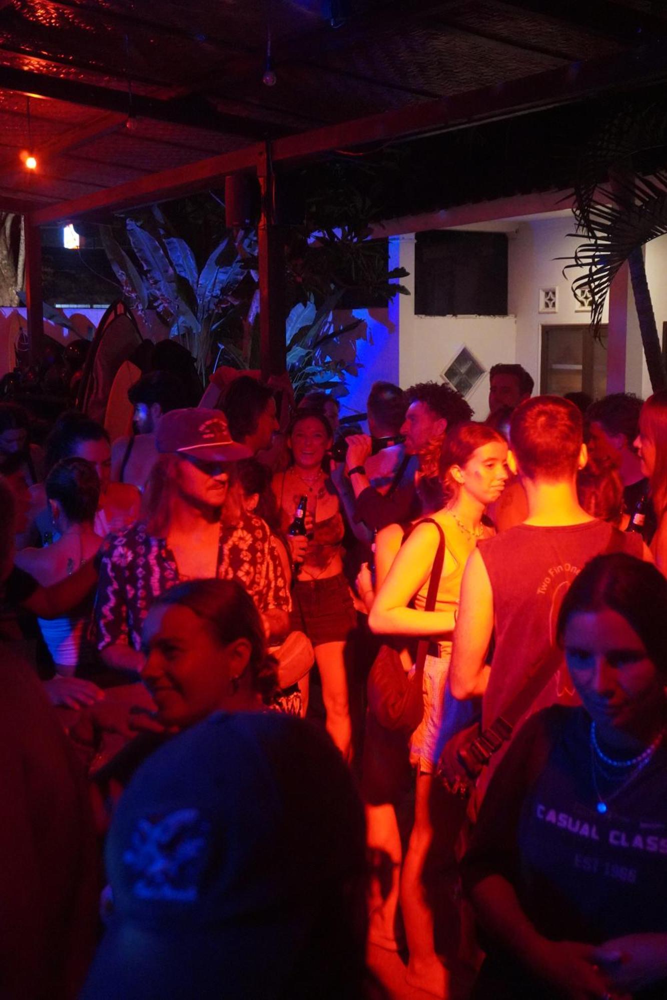 Indonesia Backpacker Hostels Kuta  외부 사진