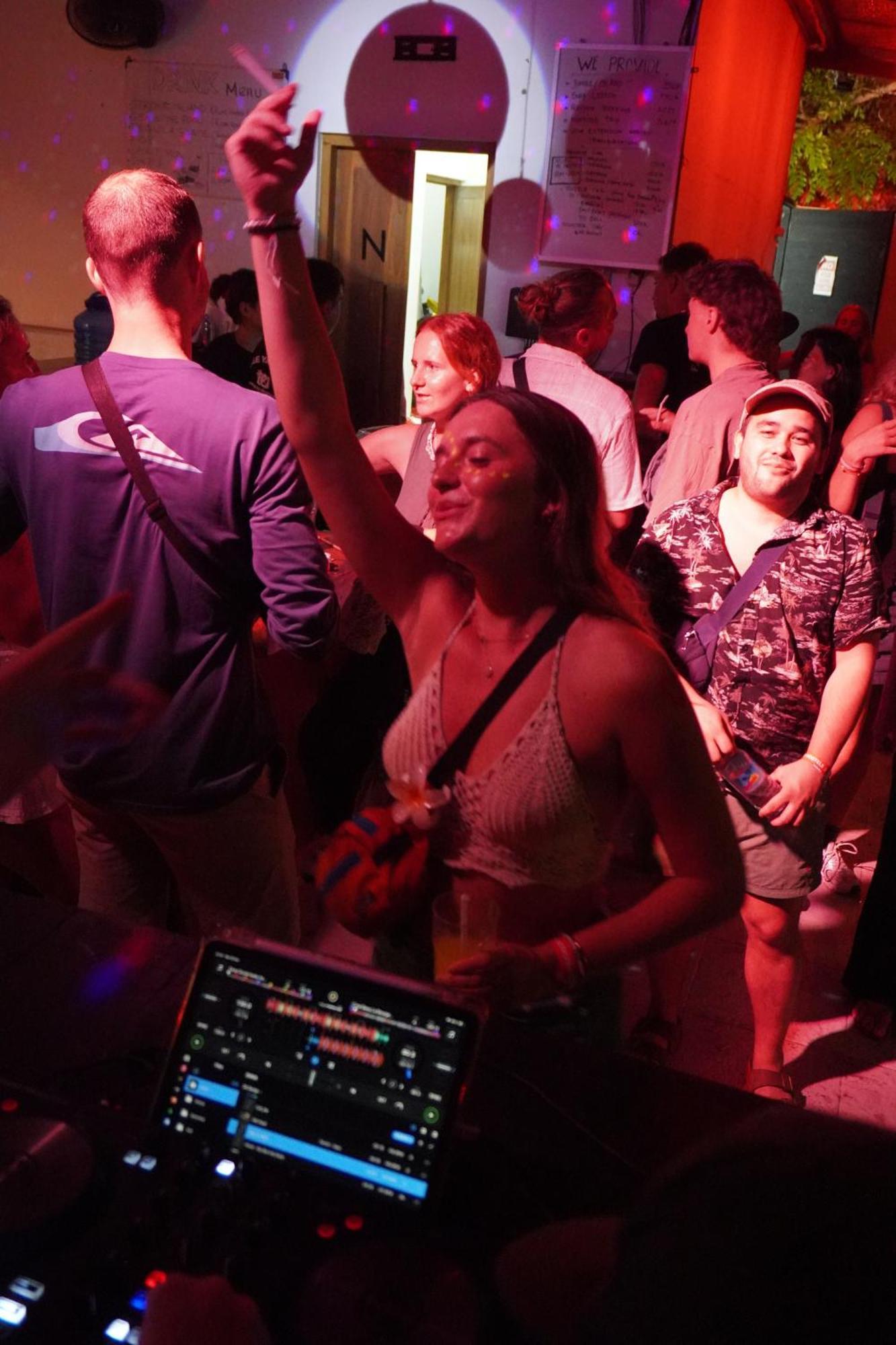 Indonesia Backpacker Hostels Kuta  외부 사진