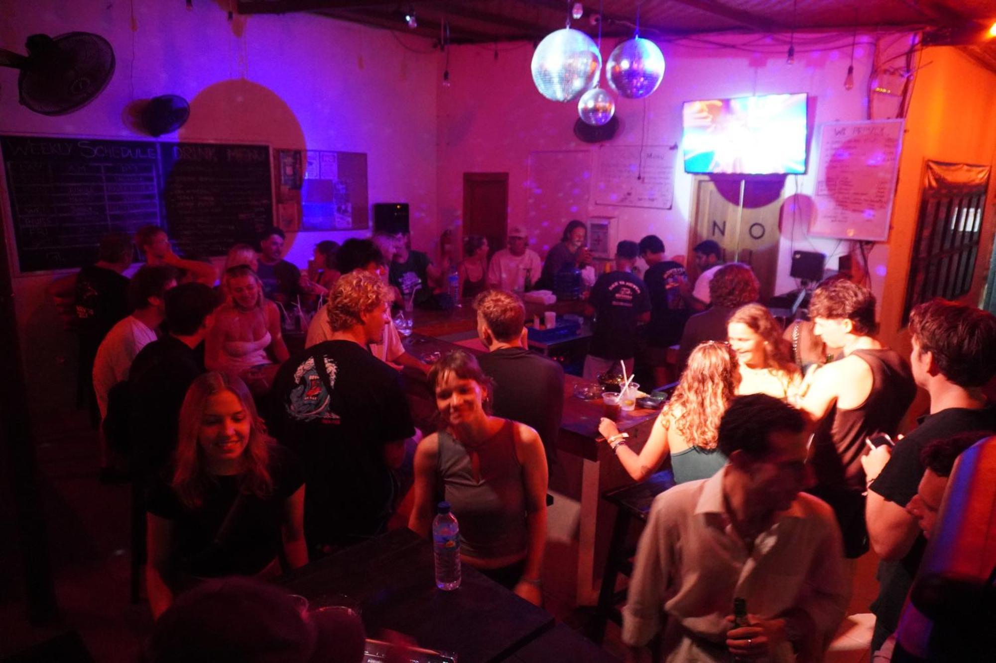 Indonesia Backpacker Hostels Kuta  외부 사진