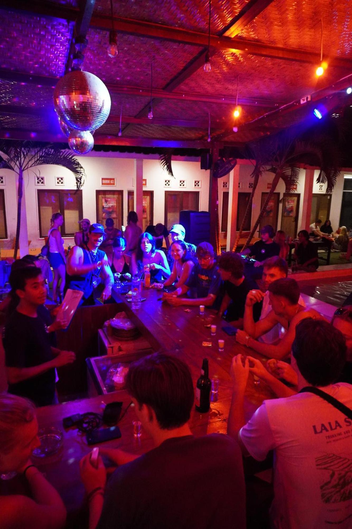 Indonesia Backpacker Hostels Kuta  외부 사진